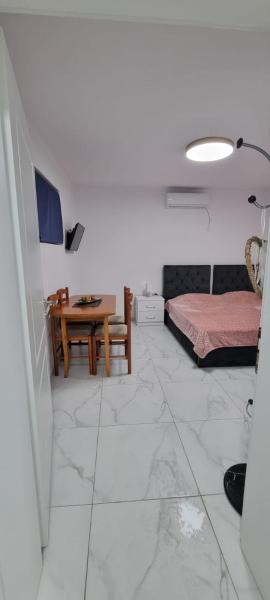 Lalas Apartments
